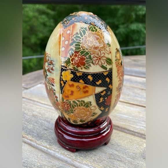 Vintage Satsuma Porcelain Egg Japanese Hand
Painted Gold Gilt Geisha Women - Picture 4 of 6